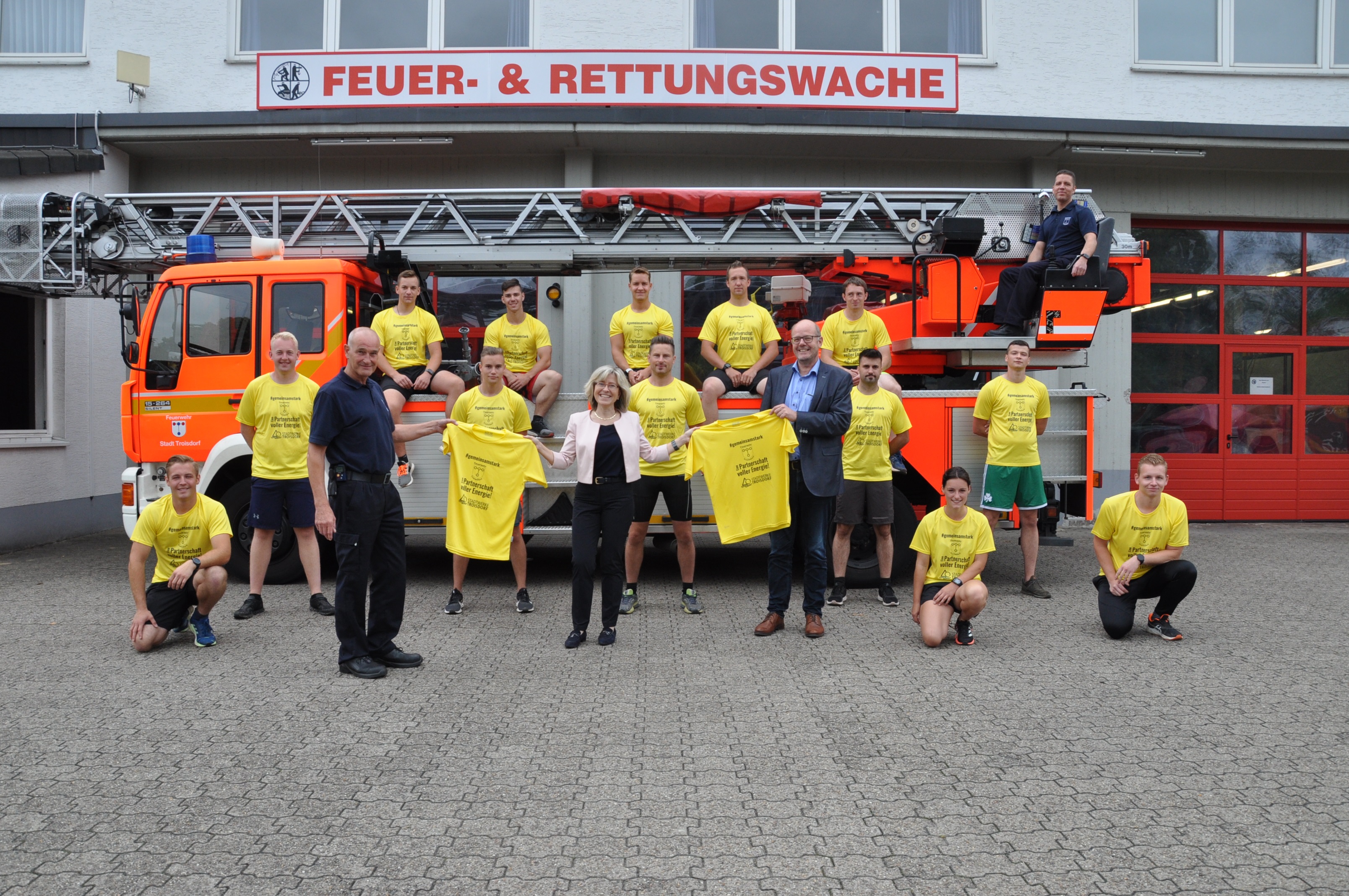 2020_07_10_Laufshirtübergabe_Stadtwerke_Troisdorf_Feuerwehr 2020_07_10_Laufshirtübergabe_Stadtwerke_Troisdorf_Feuerwehr