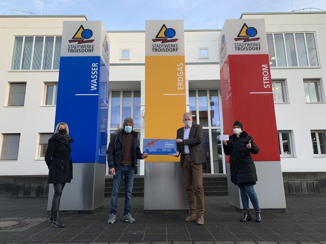 2020_12_21_SWT_Gutscheinübergabe_an_Troisdorf_hilft 2020_12_21_SWT_Gutscheinübergabe_an_Troisdorf_hilft