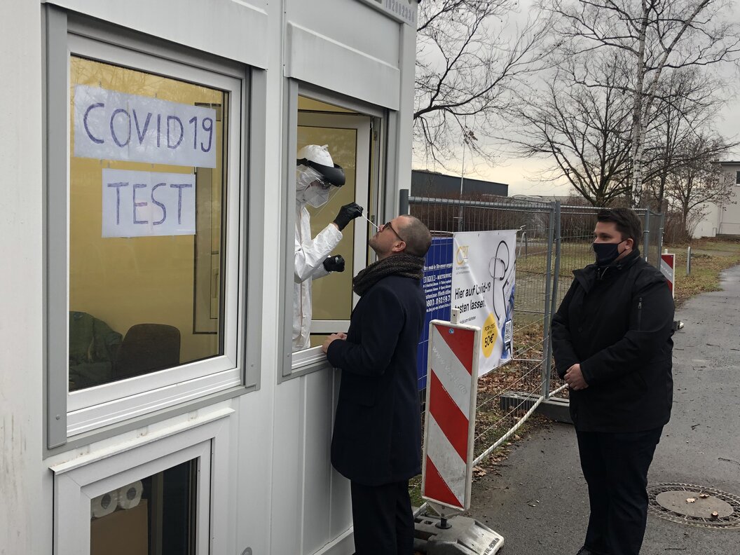 2020_12_29_Troisdorfs_1._Drive-in_Testzentrum