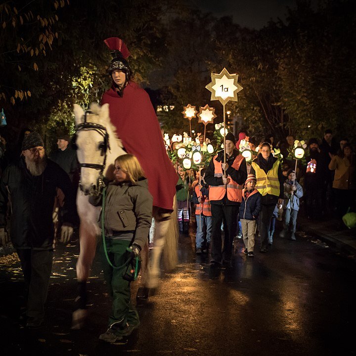 720px-2017-11-10-Martinszug_Köln_Neuehrenfeld_2017-5378 720px-2017-11-10-Martinszug_Köln_Neuehrenfeld_2017-5378