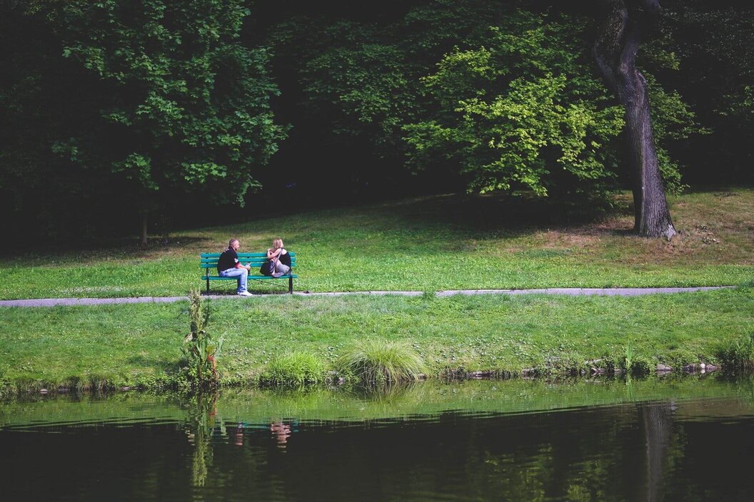 bench-couple-love-people-mediation bench-couple-love-people-mediation