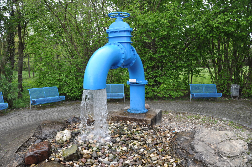 Brunnen_vor_dem_Wasserwerk_Eschmar Brunnen_vor_dem_Wasserwerk_Eschmar