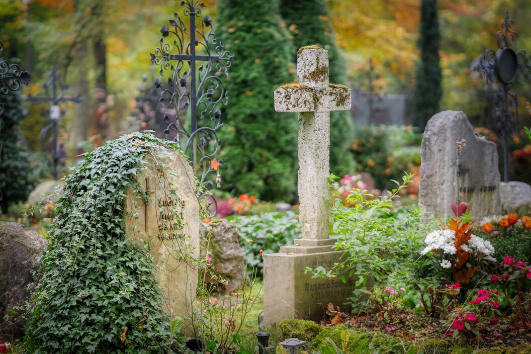 cemetery-ge700b8643_1920 cemetery-ge700b8643_1920