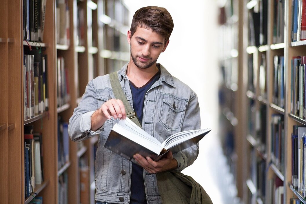 college-student-ge6e7925c3_1280 college-student-ge6e7925c3_1280