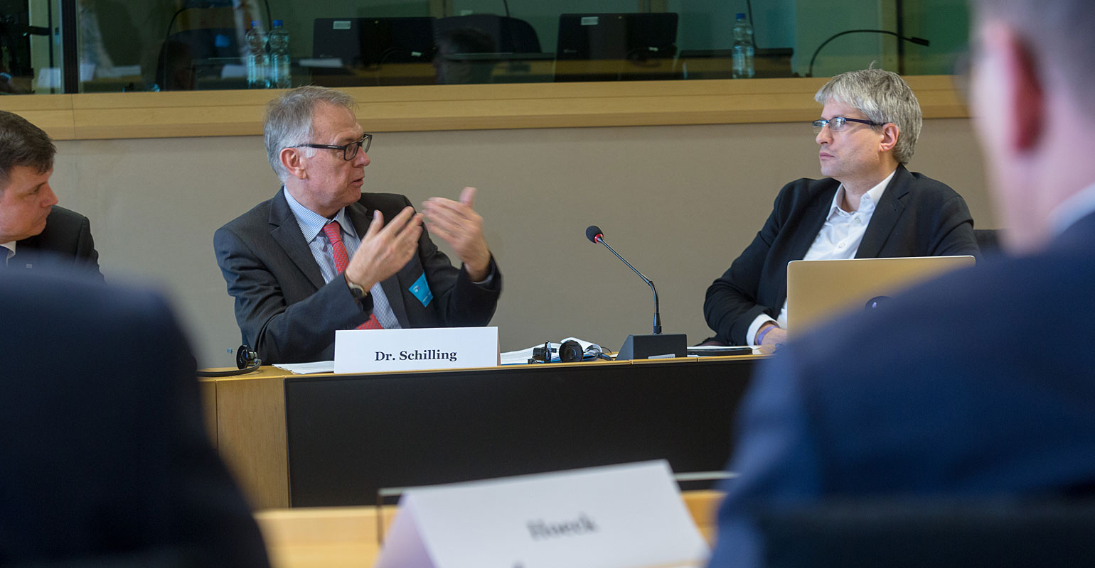 Dr. Martin Schilling (l.) im Gespräch mit EU-Politiker Sven Giegold Dr. Martin Schilling (l.) im Gespräch mit EU-Politiker Sven Giegold