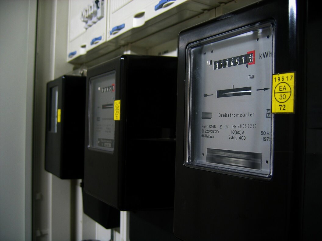 electricity-meter-g91b4b56eb_1920 electricity-meter-g91b4b56eb_1920