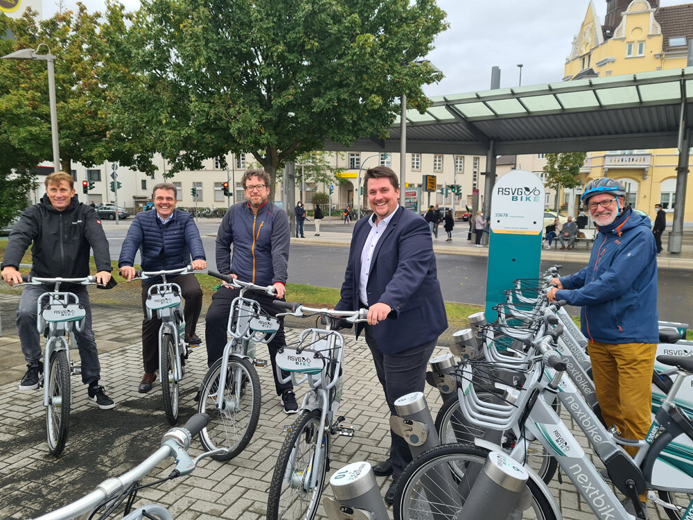 Euler_Biber_Otto_Nextbike-Vertreter_ADFC-Vertreter_RSVG_E-Bike_Station_Bahnhof