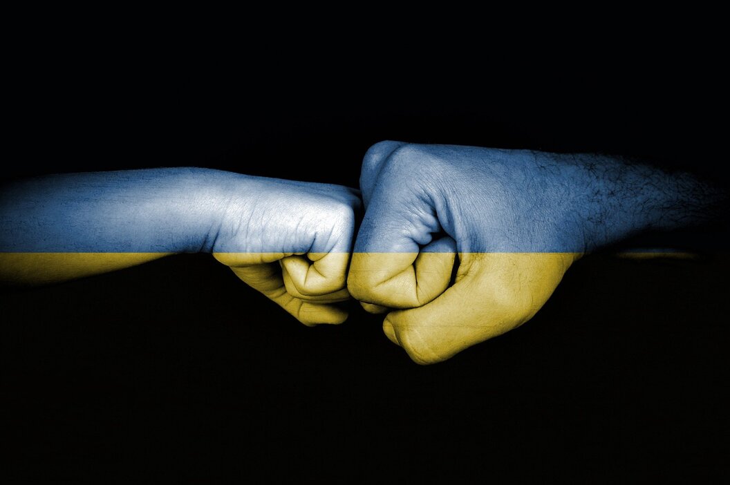 fist-bump-ge2cbf9925_1920 fist-bump-ge2cbf9925_1920