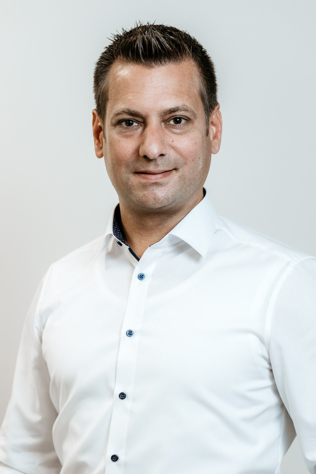 Foto_Mitja_Miesen__Diplom-Pflegewirt__FH__und_stellvertretender_Pflegedirektor Foto_Mitja_Miesen__Diplom-Pflegewirt__FH__und_stellvertretender_Pflegedirektor