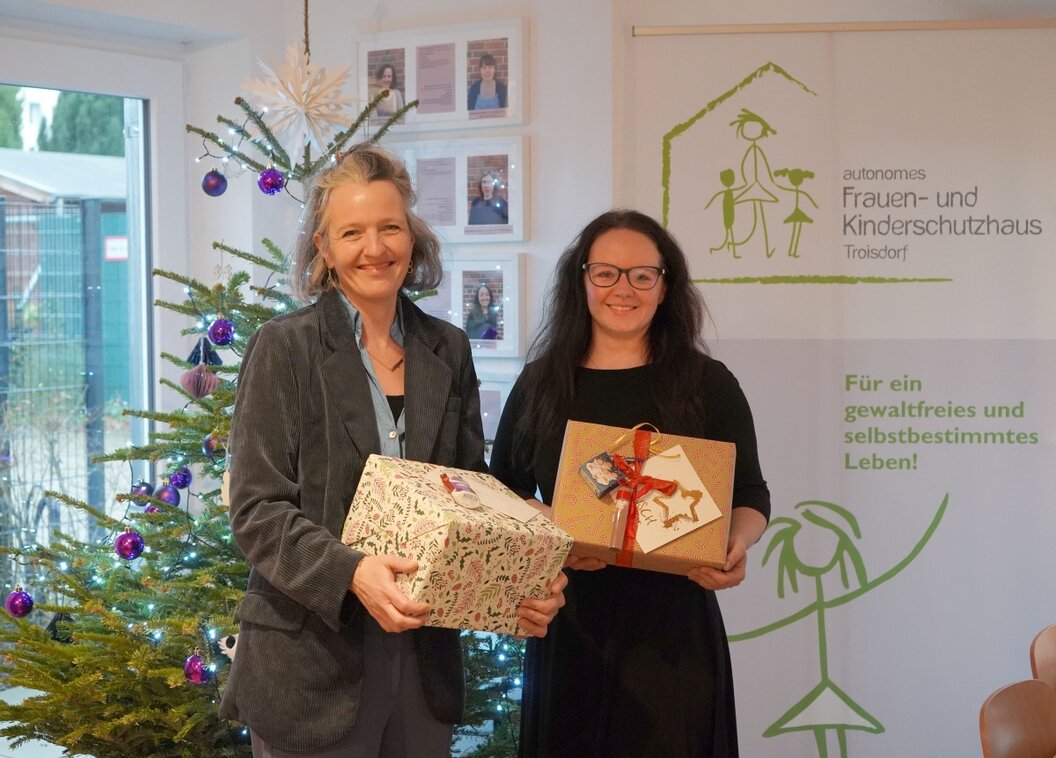 Geschenkeübergabe der Wunschbaumaktion der Stadtwerke Troisdorf (002)