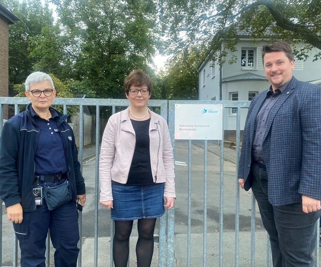 Grundschule_Blücherstraße_Bürgermeister_Biber_Ordnungsamt_Schulleiterin_Kreutz Grundschule_Blücherstraße_Bürgermeister_Biber_Ordnungsamt_Schulleiterin_Kreutz