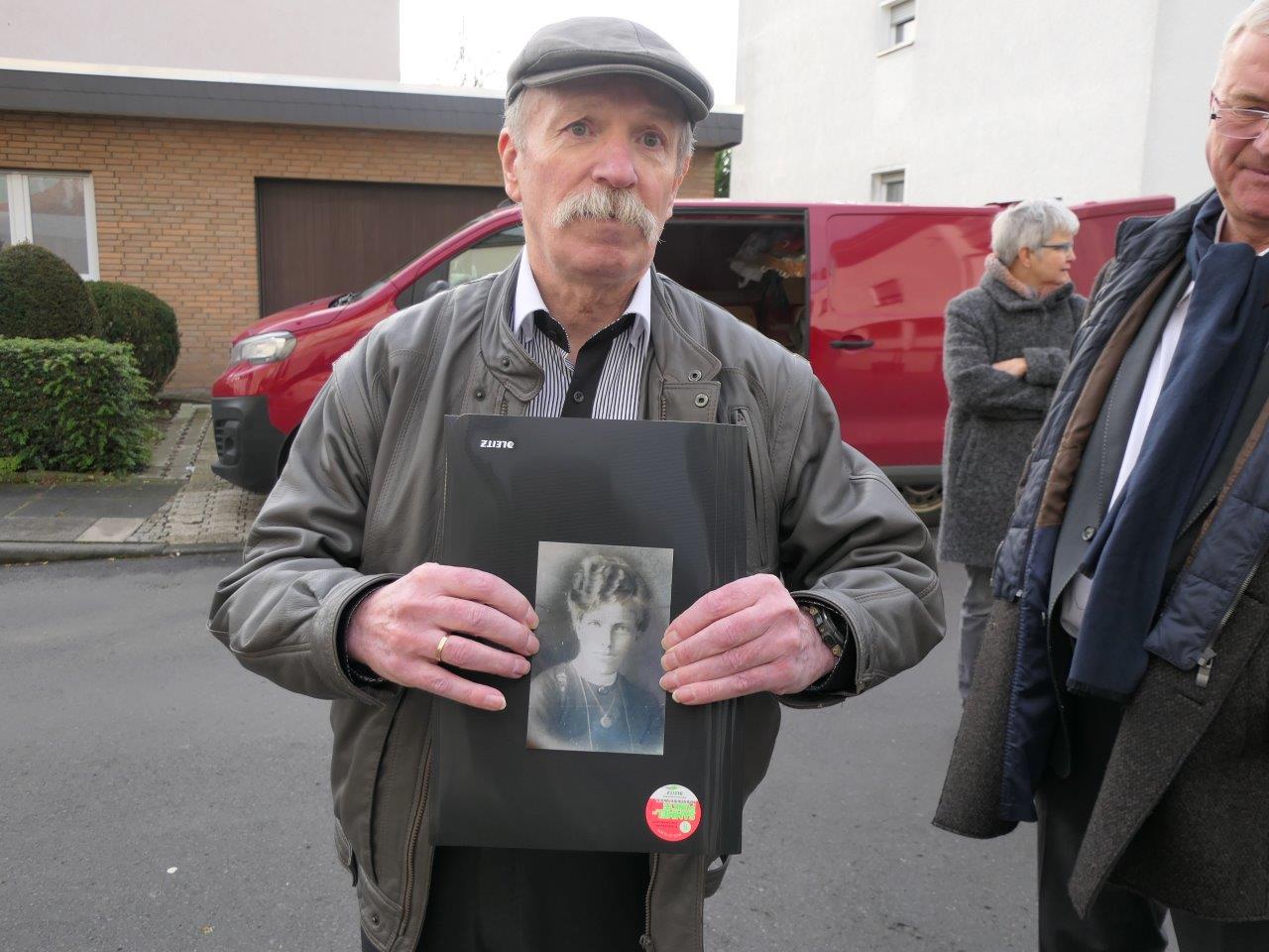 Presse_Stolpersteine_Anton_und_Philipp_Hamacher_und_Gertrud_Brenner_Jablonski_Demnig_Stationsweg_Nordstraße__2_ Presse_Stolpersteine_Anton_und_Philipp_Hamacher_und_Gertrud_Brenner_Jablonski_Demnig_Stationsweg_Nordstraße__2_