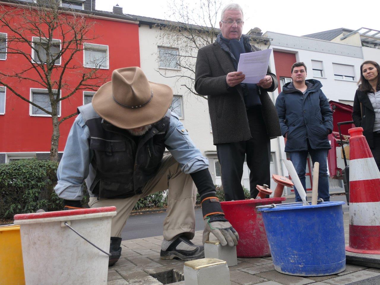 Presse_Stolpersteine_Anton_und_Philipp_Hamacher_und_Gertrud_Brenner_Jablonski_Demnig_Stationsweg_Nordstraße__53_ Presse_Stolpersteine_Anton_und_Philipp_Hamacher_und_Gertrud_Brenner_Jablonski_Demnig_Stationsweg_Nordstraße__53_