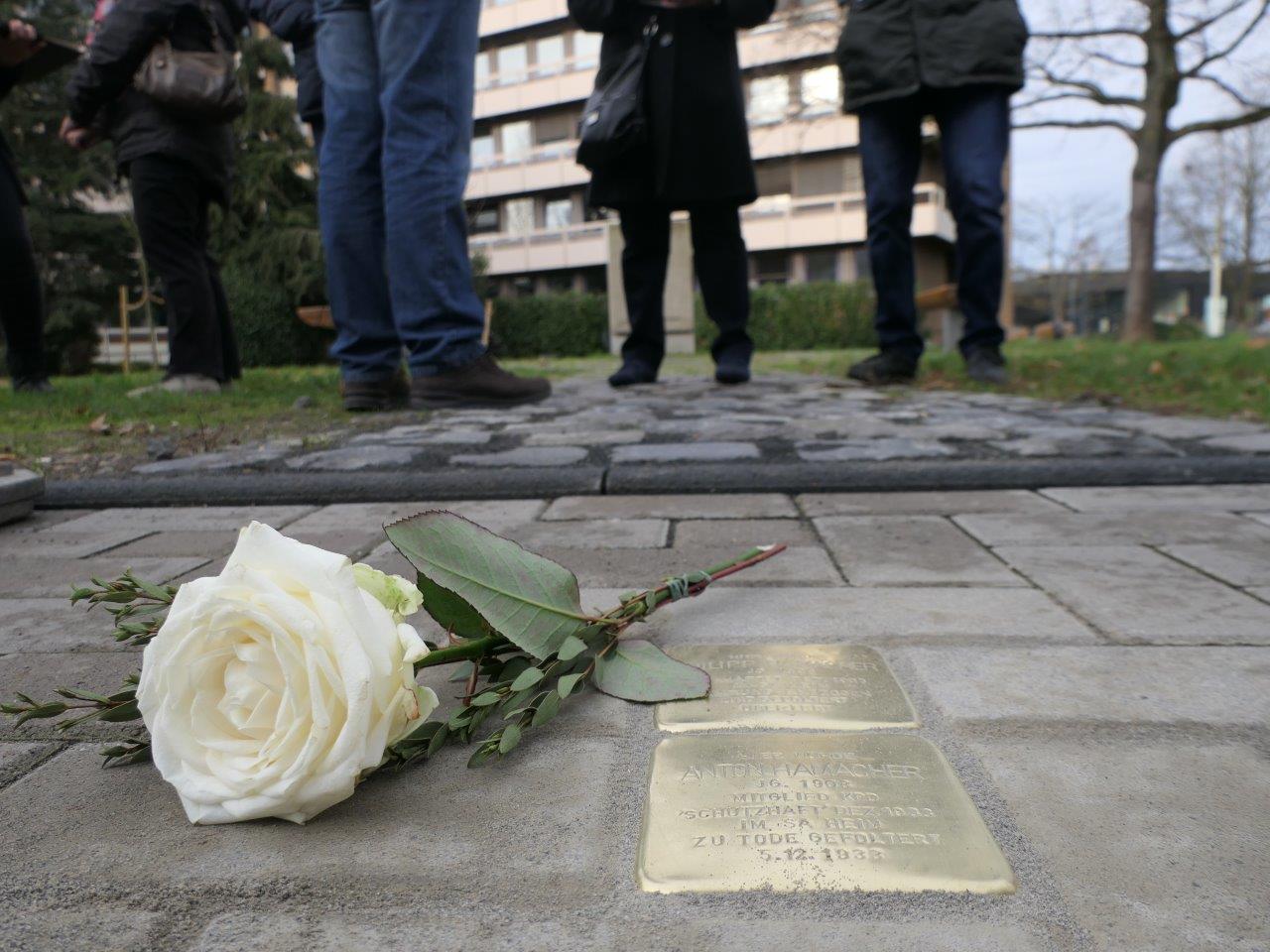 Presse_Stolpersteine_Anton_und_Philipp_Hamacher_und_Gertrud_Brenner_Jablonski_Demnig_Stationsweg_Nordstraße__93_ Presse_Stolpersteine_Anton_und_Philipp_Hamacher_und_Gertrud_Brenner_Jablonski_Demnig_Stationsweg_Nordstraße__93_