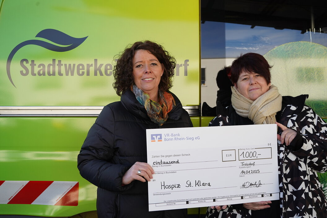 Pressebild Spendenübergabe SWT-Betriebsrat Hospiz St. Klara Pressebild Spendenübergabe SWT-Betriebsrat Hospiz St. Klara