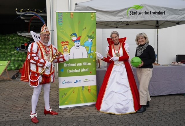 Pressebild Wurfmaterial-Übergabe 2026