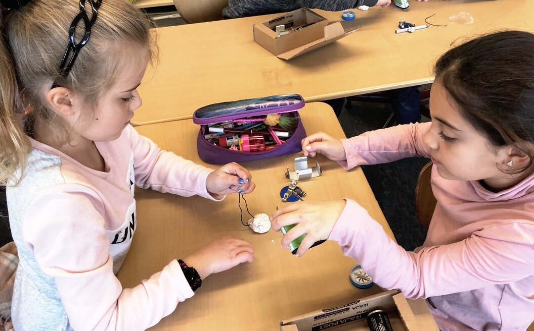 Reifenhäuser elektrifiziert Schüler Reifenhäuser elektrifiziert Schüler