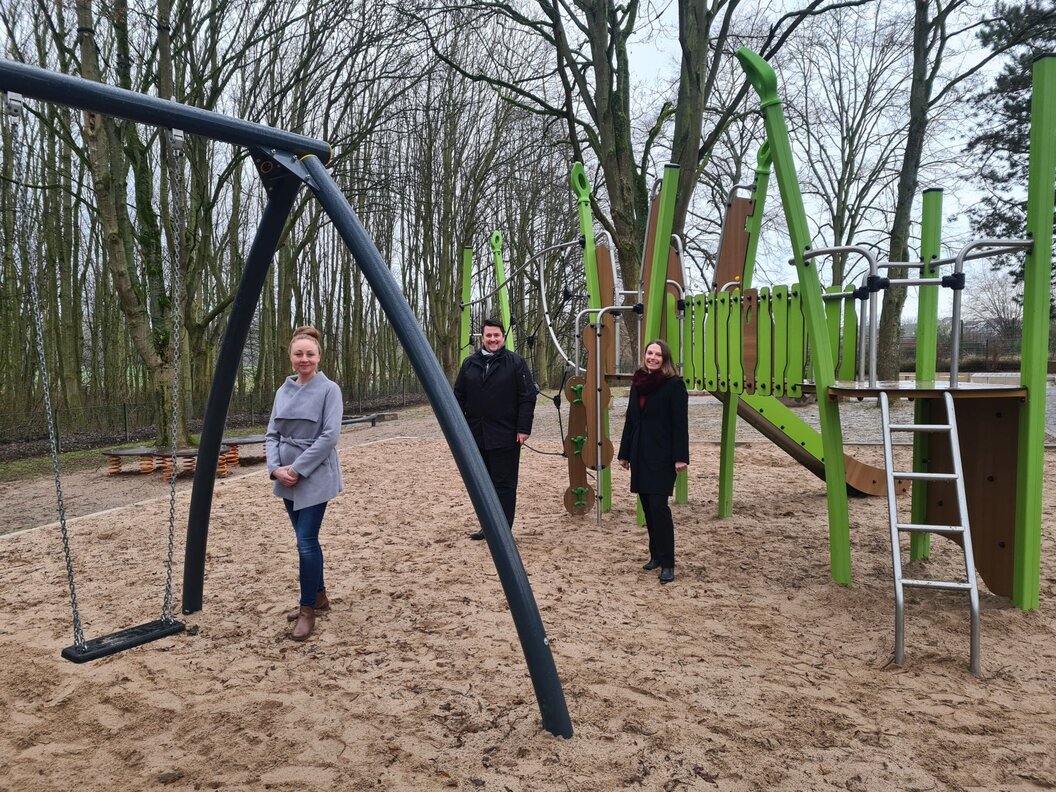 Spielplatz_Müllekoven_Auf_dem_Axberg_Kristin_Siegberg_Tanja_Gaspers_Alexander_Biber_Presse Spielplatz_Müllekoven_Auf_dem_Axberg_Kristin_Siegberg_Tanja_Gaspers_Alexander_Biber_Presse