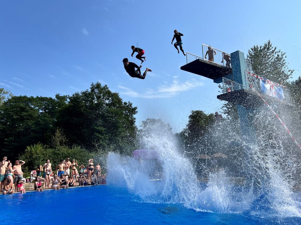 Sunset-Jump 2024 im AGGUA TROISDORFb