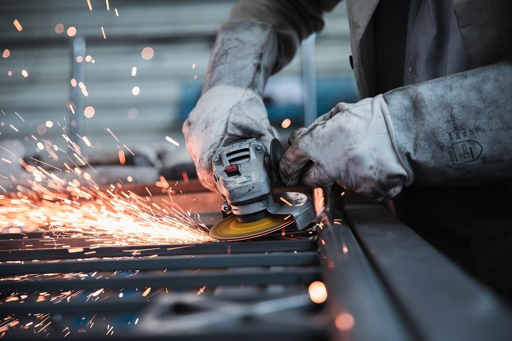 worker-g8ed87a3ce_1280 worker-g8ed87a3ce_1280