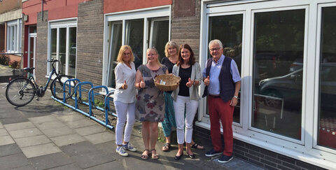 AWO Troisdorf-Mitte Vorstand Peter Kreppel, Leiterin des Jugendzentrums Petra Pohl, Arijanna van Delft - Jugendzentrum, Joana Schmidt - Nobilis Seniorenresidenz, Claudia Schmorl - www.Troisdorf.City