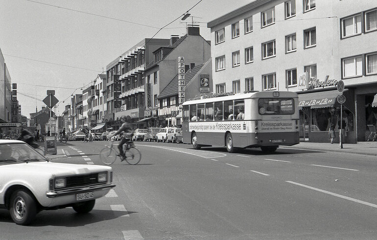 Heinz Müller Stiftung Trsdf Kölner Str III Ecke Kirchstr  K712 Bi44