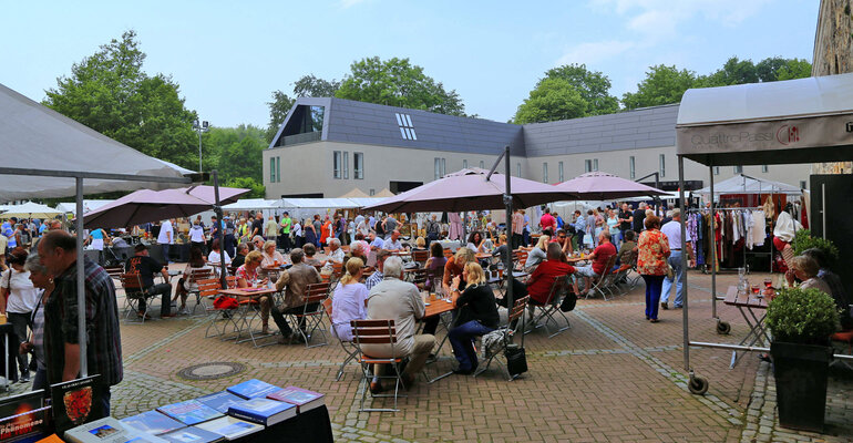 Antikmarkt-Burg-Wissem