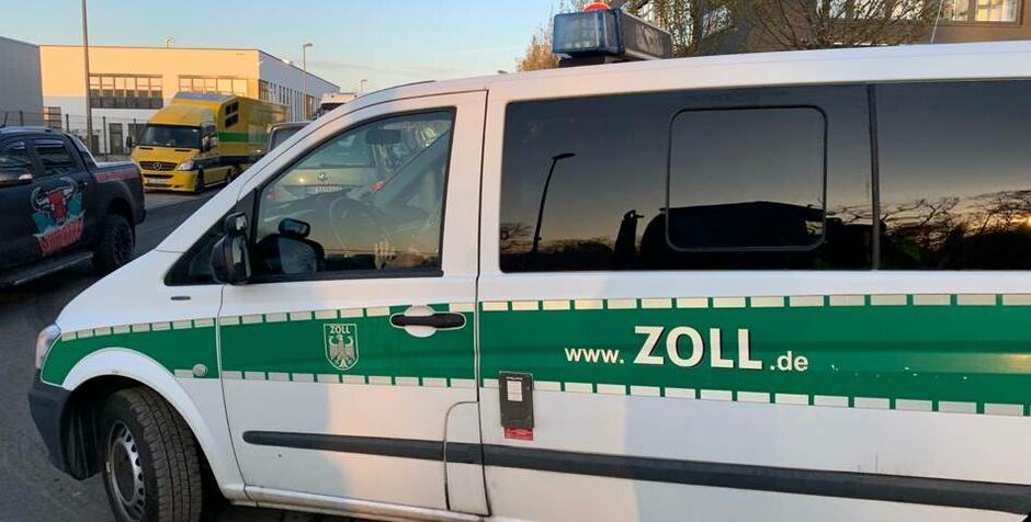 Betrieb in Troisdorf kontrolliert: Zoll führt Kontrollaktion g... Betrieb in Troisdorf kontrolliert: Zoll führt Kontrollaktion g...