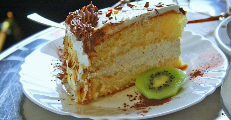 Feine Bisquittorte