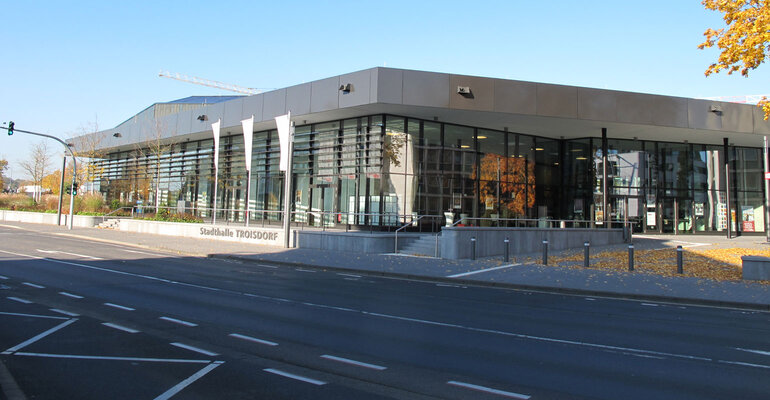 Stadthalle Troisdorf - Blick von der Straße