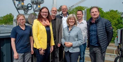 v.l.n.r.: Sarah Hausner (Auszubildende zur Fachkraft für Abwassertechnik), Katharina Gebauer MdL, Volker Jansen (Vorstand des ABT), Horst Wende (Verwaltungsratsvorsitzender der Stadt Troisdorf), Andrea Vogt (Vorstandsvorsitzende des ABT), Tino Schmitz (Abwassermeister) und Dr. Andre Baade (Bereichsleiter Wasser und Umwelt).