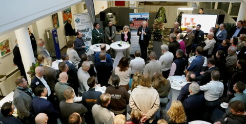 Networking in großer Runde: Mehr als 100 Gäste folgten der Einladung zum Unternehmerfrühstück bei den Stadtwerken Troisdorf.
