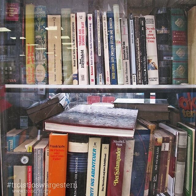 Bücherbörse in unserem kostenlosen Bücherschrank nehmenundgeben was ist für euch dabei  troistloswargestern troisdorfcity troisdorf buch book inspi...