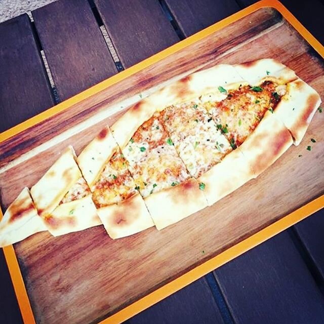Capris Pide mit Soße nach eigenem Rezept Solltet ihr mal probieren