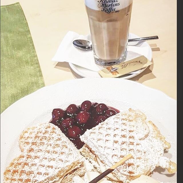 Das beste an diesen kalten Tagen Waffeln und Kaffee Könnt ihr zB bei der Waffelstube genießen so wie sumeyrauzan51 Das beste an diesen kalten Tagen Waffeln und Kaffee Könnt ihr zB bei der Waffelstube genießen so wie sumeyrauzan51