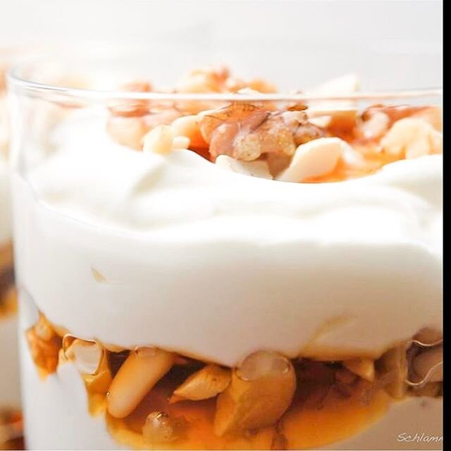 Leckere Spezialitäten bei biene4you am Samstag Ab 1200 Uhr gibt es diesen Joghurt mit Honig  und Mandeln für euch Schaut mal vorbei