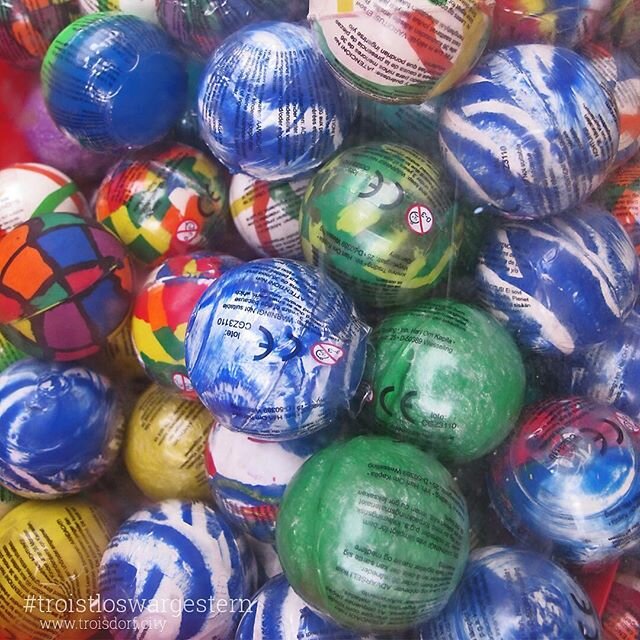 Wer kennts noch  troistloswargestern troisdorfcity 90s revival in troisdorf colourful flummi jump fun bunt colourblocking freestyle blue red green...